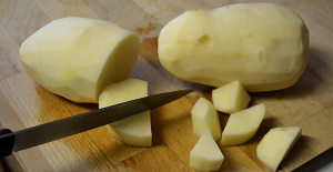 cutting-potatoes